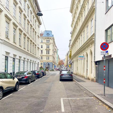Amazing Suite Altes AKH Vienna Esterno foto